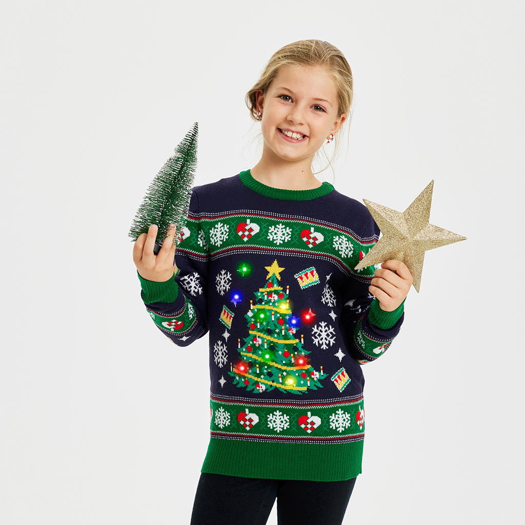 Kinder Weihnachtspullover Navy mit leuchtendem LED-Weihnachtsbaum, festliches Design.